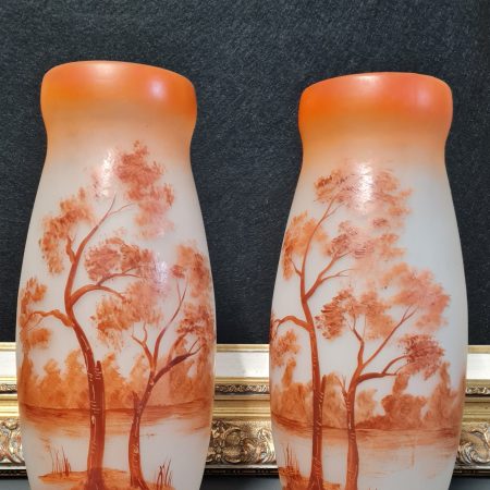 Paire de vases de forme balustre