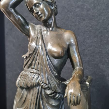 Une jeune femme à l'Antique Richard W. LANGE